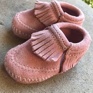 Minnetonka Leather Suede Fringe Moccasins